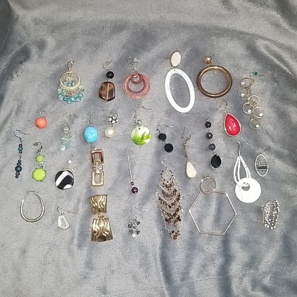 Assorted Single Earrings - Picture 2 of 9